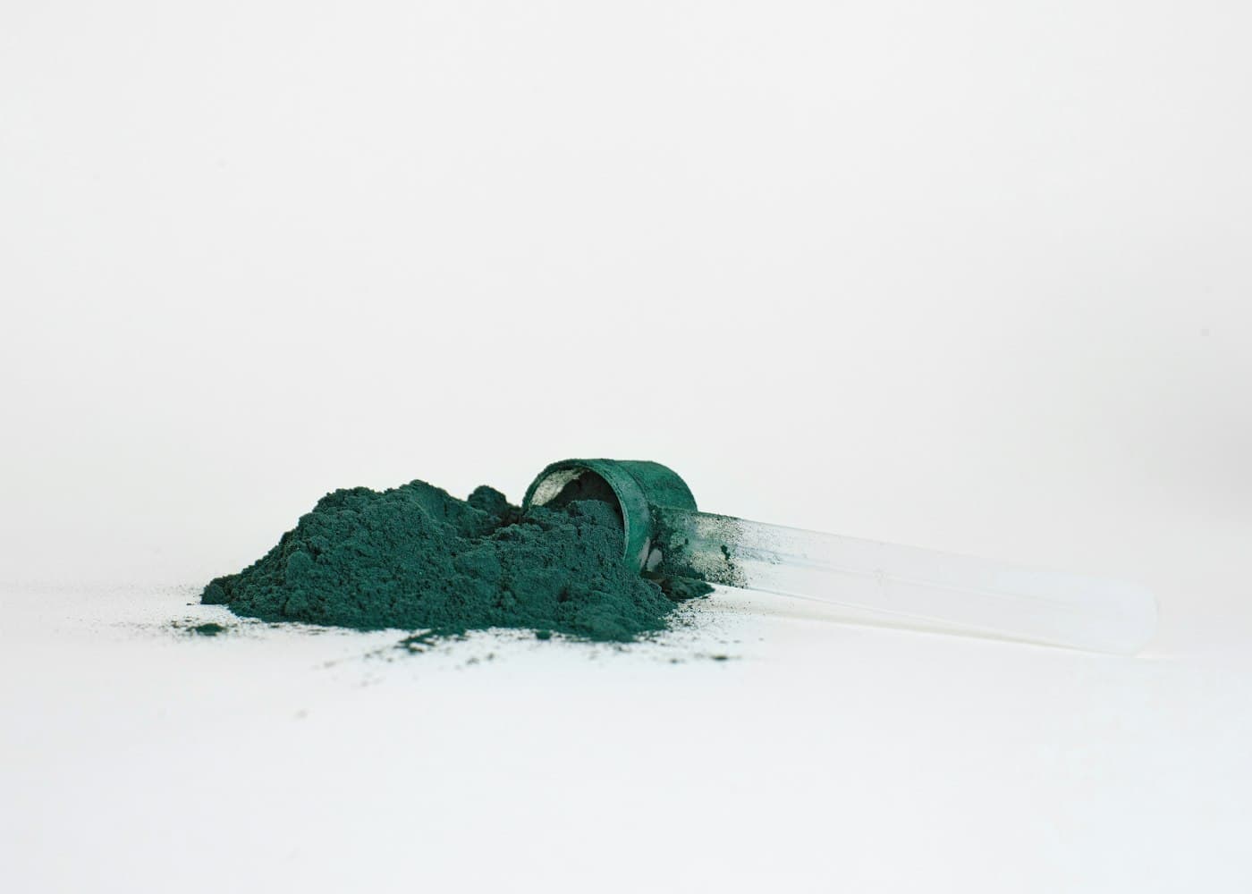 Illustrative photo: a small heap of green pigment powder